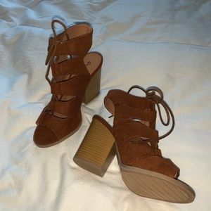 NWOT Qupid Barnes Lace-Up Heels